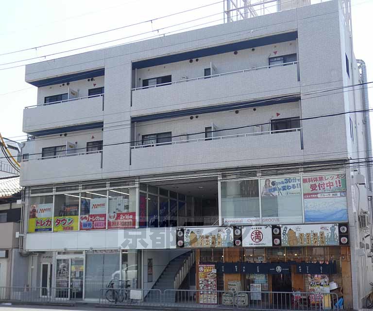 京都市右京区西院巽町のマンションの建物外観