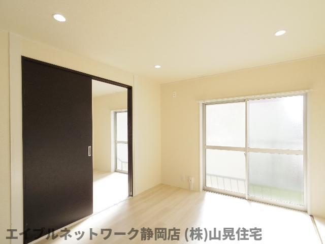 居室・リビング　居間です