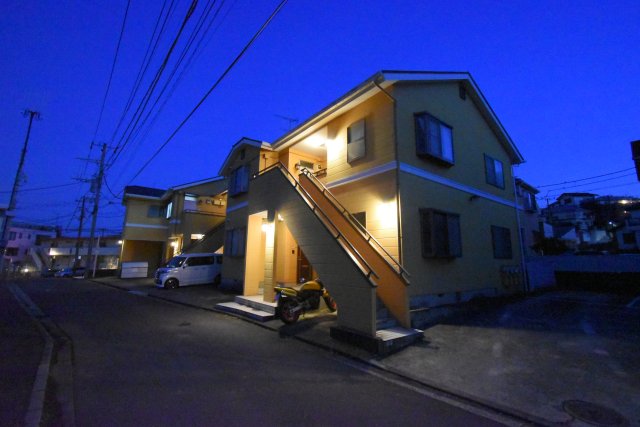 横浜市磯子区田中のアパートの建物外観