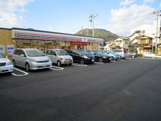 コンビニ　セブンイレブン広島山本１丁目店（コンビニ）まで240m