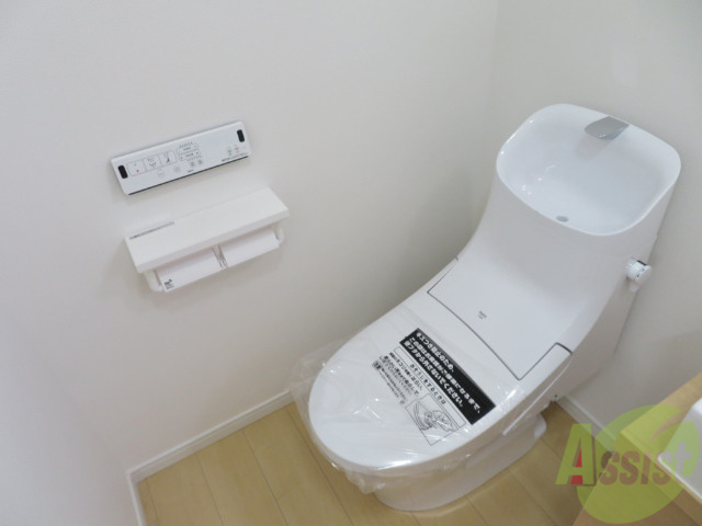 トイレ　ウォシュレット機能が付いたトイレです安心して使用できますね。