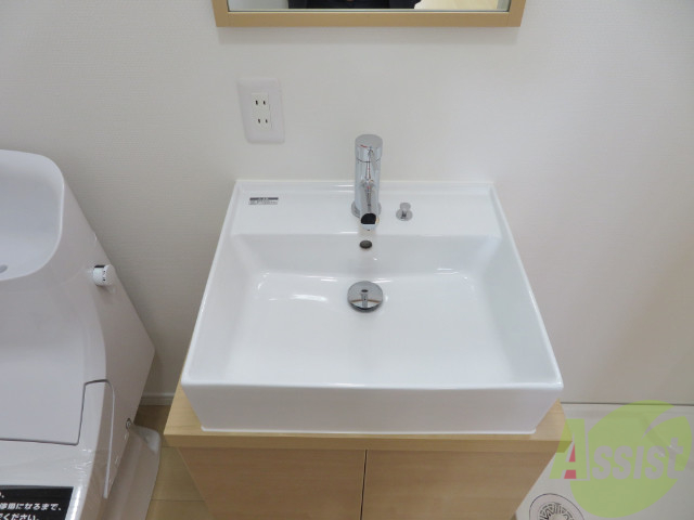 洗面設備　独立洗面台があるので、朝の準備などに助かります。