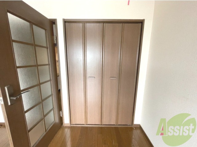 収納　収納はこちらのクローゼットをお使いください。