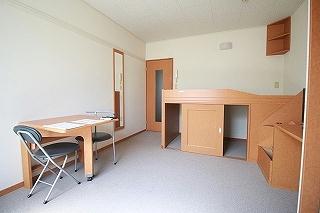 居室・リビング　備品や設備仕様は号室等により異なります現地をご確認下さい。