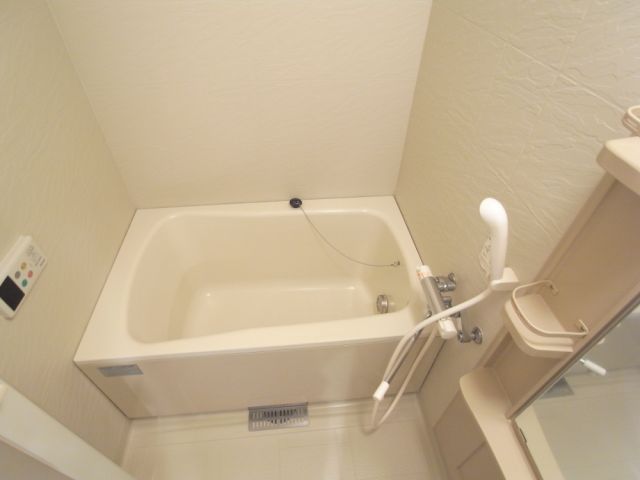 バス・シャワールーム　追焚き付