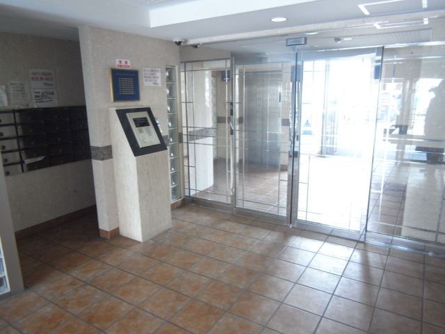 エントランス　大理石調のエントランス