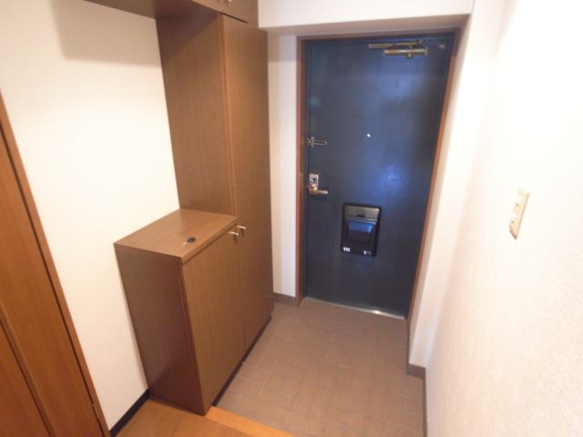 玄関　下駄箱付