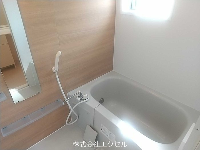 バス・シャワールーム　追焚き機能付きです。