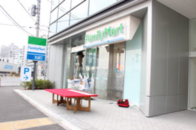 コンビニ　ファミリーマートオンワードベイパークビル店（コンビニ）まで146m