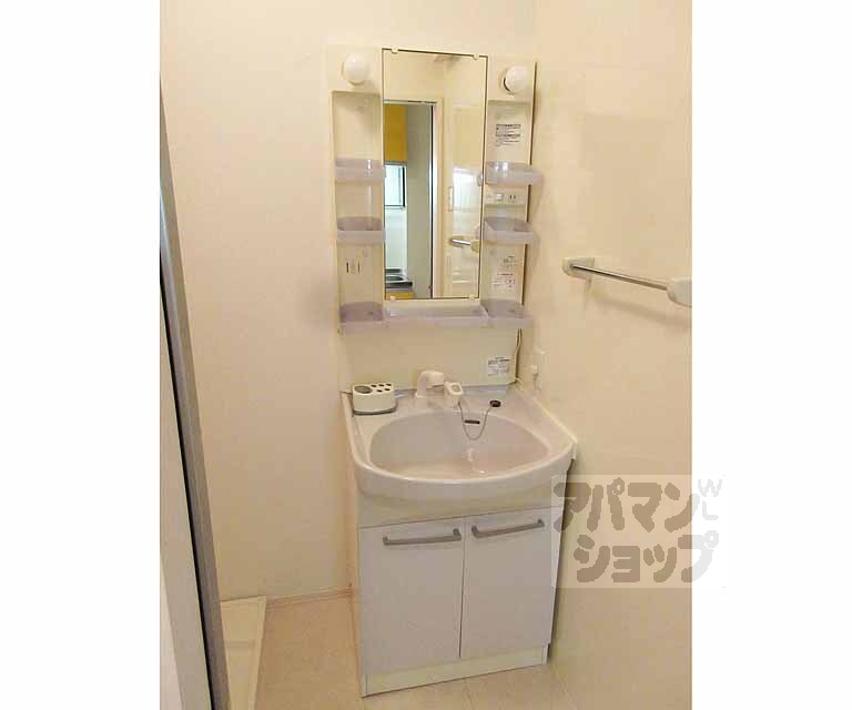 洗面設備　独立洗面台付き ！