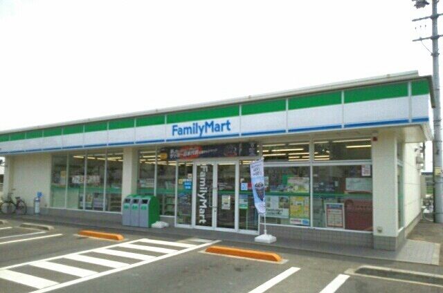 コンビニ　ファミリーマート様（コンビニ）まで187m
