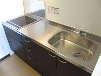 キッチン　広々キッチン、収納キャビネットもたっぷり！