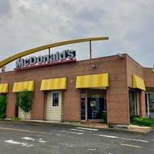 飲食店　マクドナルド 11号丸亀土器店（飲食店）まで1082m