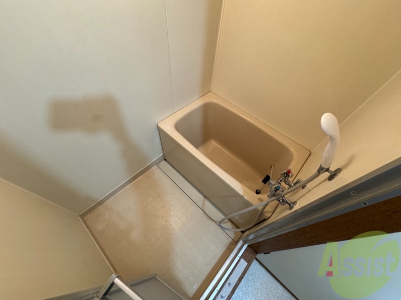 バス・シャワールーム　ユニットバスです。疲れを癒すのに欠かせませんね！