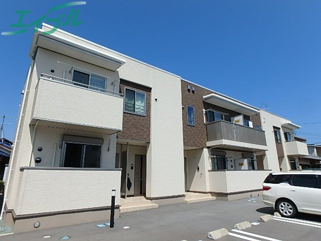 レジデンス久居IIの建物外観
