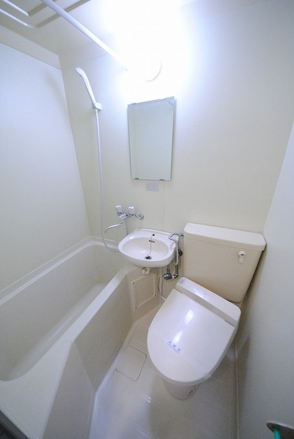 バス・シャワールーム　写真は３０６号室