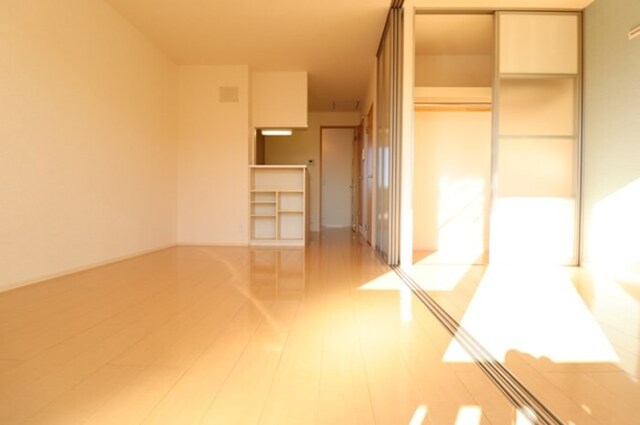 その他　リビング全景（別角度）