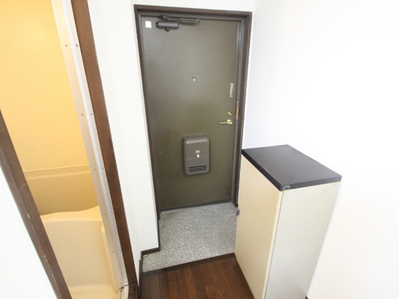 玄関　※別部屋の写真です