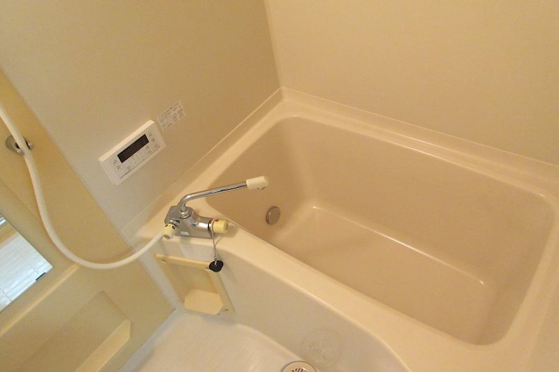 バス・シャワールーム　追い炊き機能付きのお風呂です。