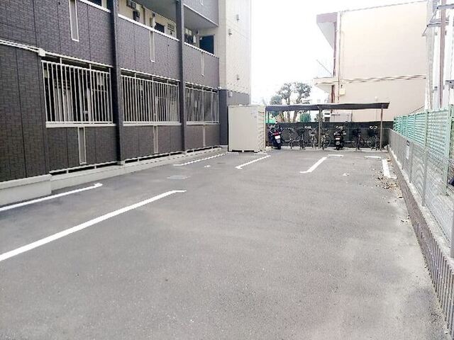 駐車場　駐車場
