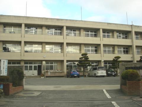 中学校　尾道市立高西中学校（中学校）まで1561m