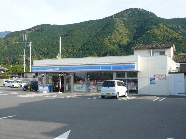 コンビニ　ローソン新居浜篠場店様（コンビニ）まで550m