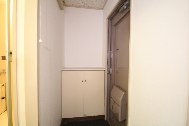 玄関　※他の号室の参考写真です※