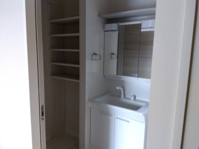 洗面設備　※別のお部屋の写真です（203号室）