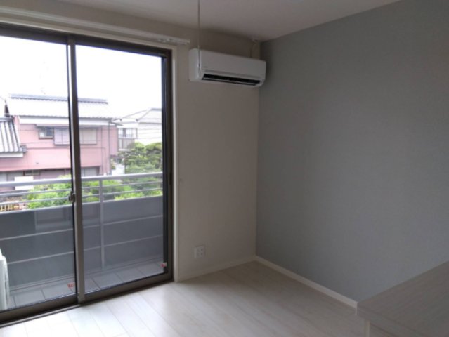 居室・リビング　※別のお部屋の写真です（203号室）