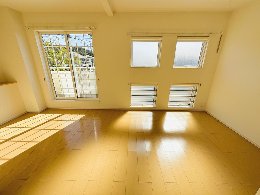 居室・リビング　※画像と反転タイプのお部屋です