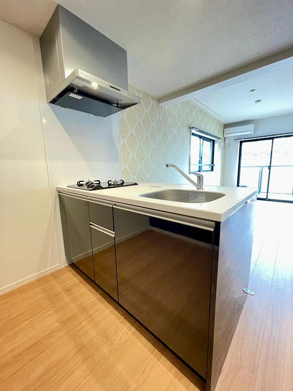 キッチン　写真は同間取り303号室
