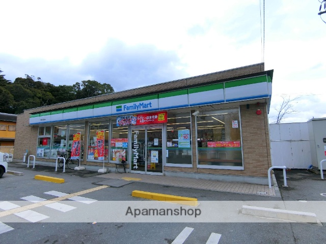 コンビニ　ファミリーマート（コンビニ）まで380m