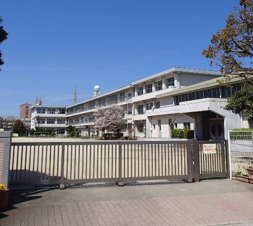 小学校　東大分小学校東大分校区児童育成クラブ（小学校）まで761m