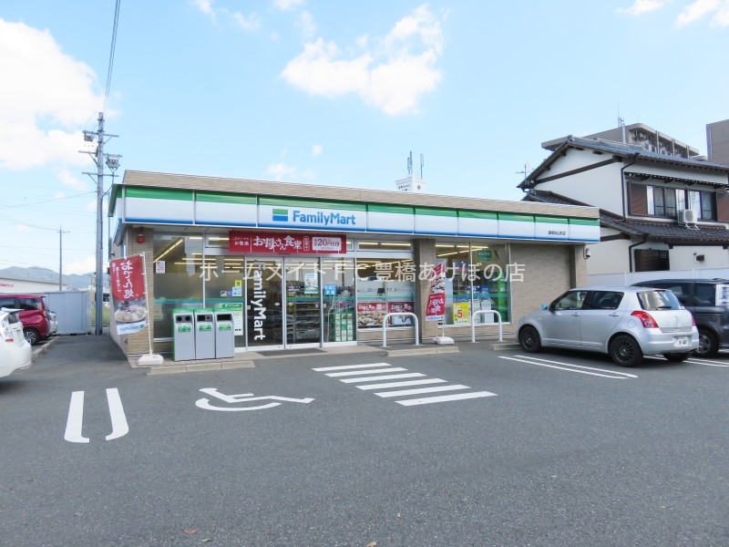 コンビニ　ファミリーマート豊橋向山町店（コンビニ）まで636m
