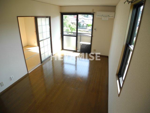 居室・リビング　※室内画像は別号室のもの