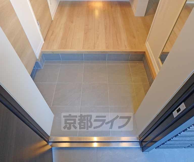 玄関　段差が低くて上がりやすい玄関です。