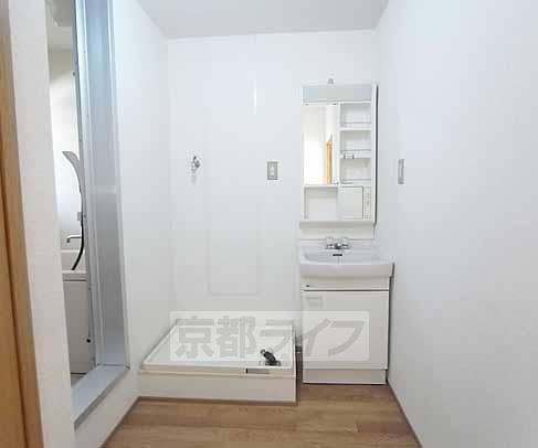 洗面設備　独立洗面台ついてます。