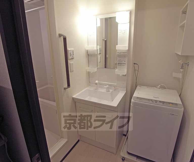 洗面設備　洗面台も非常にキレイな状態です。