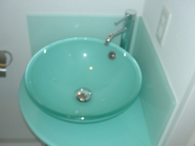 その他設備　お洒落な水回りです。