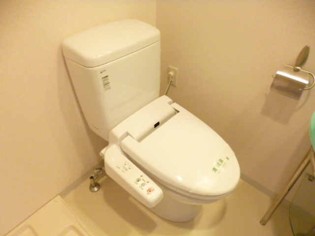 トイレ　トイレはウォシュレット付き。うれしい設備です。