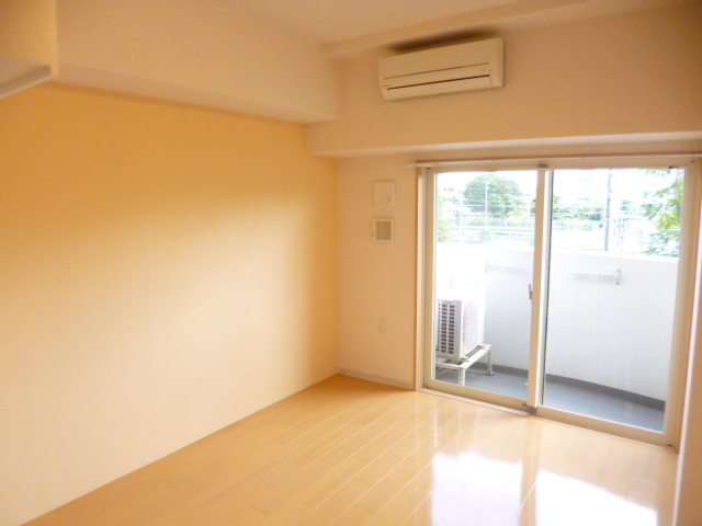 居室・リビング　温かみのある内装ですね。