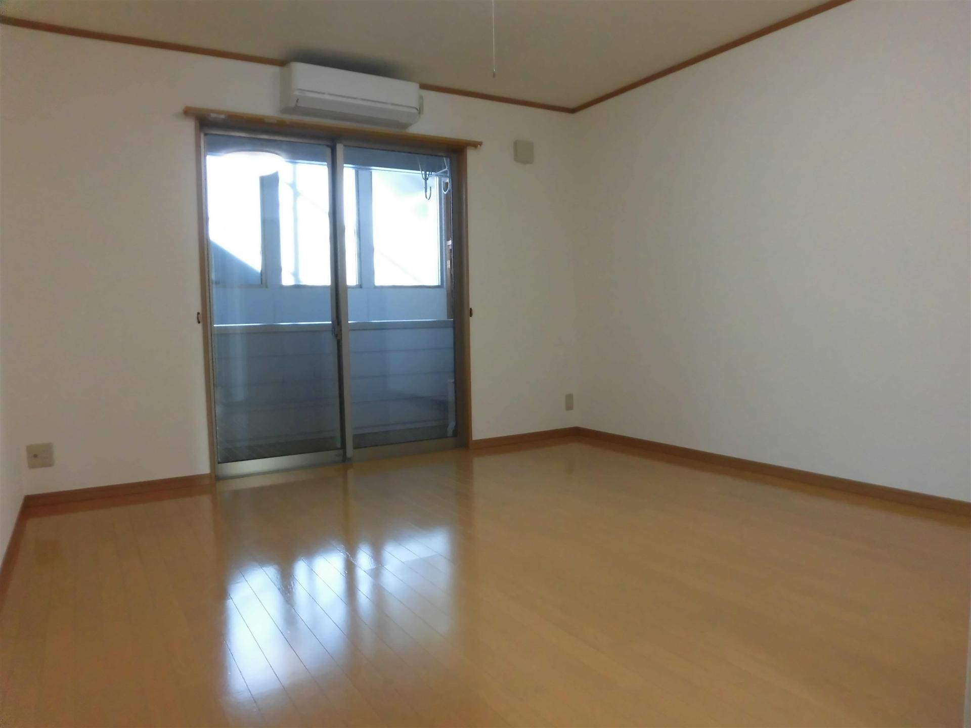 居室・リビング　8.6帖のリビングです！嬉しい照明器具付き☆