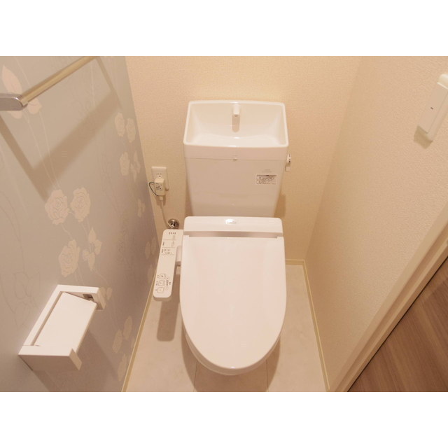 トイレ　温水洗浄便座