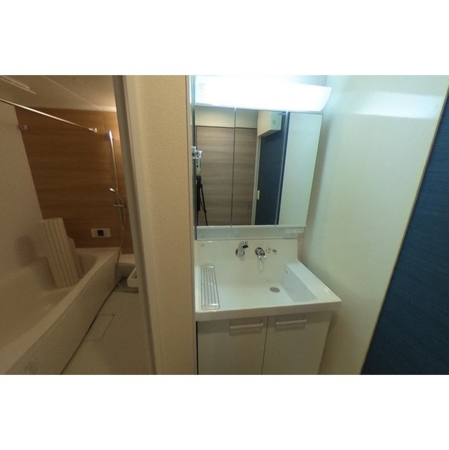 洗面設備　シャワー付き洗面台