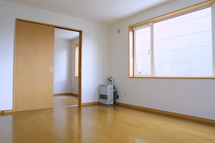 居室・リビング　☆10.0帖の広い間取りのお部屋ですよ♪