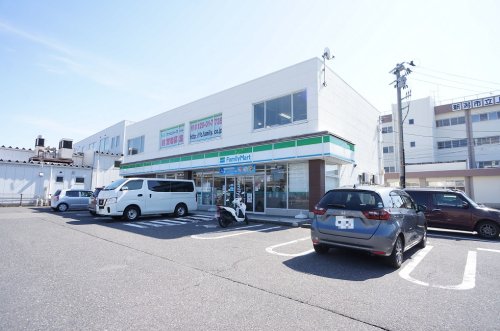 コンビニ　ファミリーマート 新潟近江三丁目店（コンビニ）まで568m