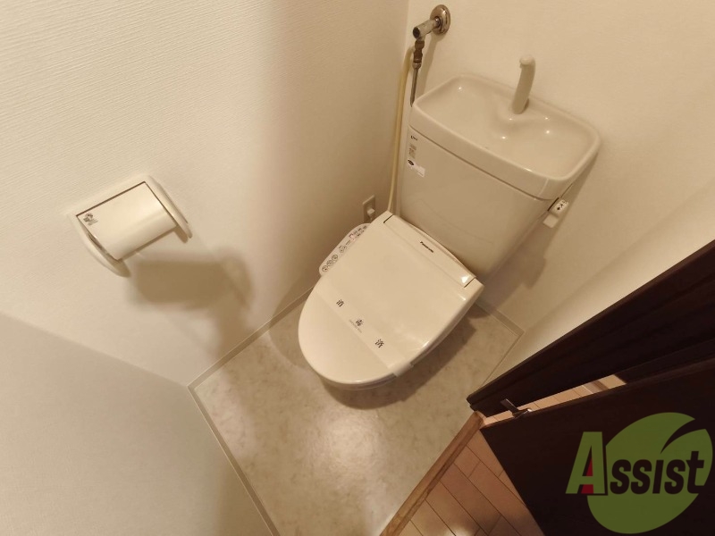 トイレ　ウォシュレット機能がついたトイレ。安心して使用できますね。