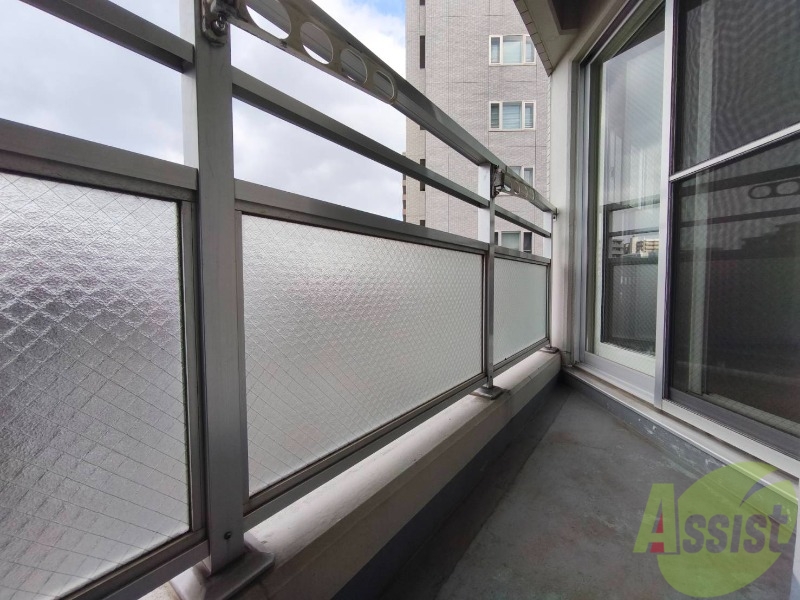 バルコニー　バルコニーが広くプチガーデニングも出来そうですね～。