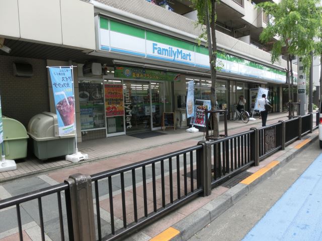 コンビニ　ファミリーマート（コンビニ）まで30m