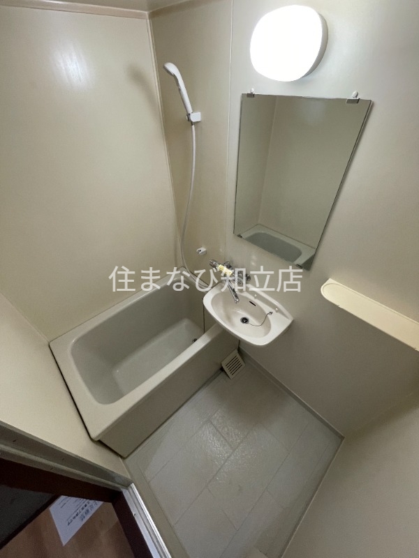 バス・シャワールーム　同型別部屋写真／反転タイプ